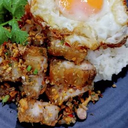 หมูกรอบคั่วพริกเกลือ