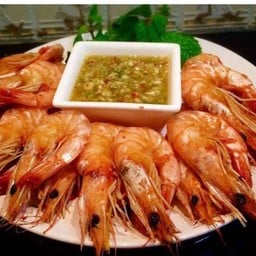 กุ้งขาวใหญ่อบเกลือ1กิโลกรัม 1 kilogram of large baked white shrimp with salt