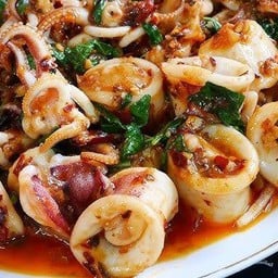 ข้าวพริกแกงปลาหมึก