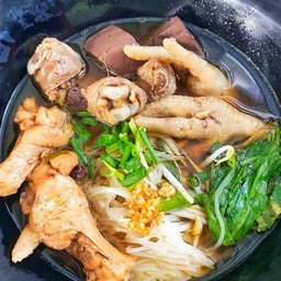 ก๋วยเตี๋ยวไก่ตุ๋น