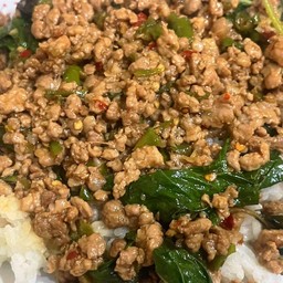 กระเพราหมูสับ