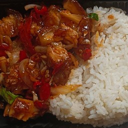 หมูกรอบผัดพริกเผา ราดข้าว