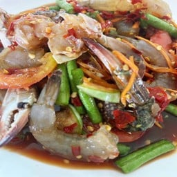 เกาเหลาปูม้ากุ้งสด