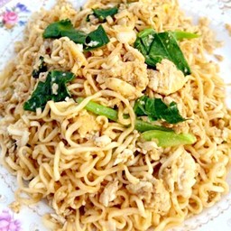 ผัดมาม่า หมูสับ+ใส่ไข่1ฟอง (มาม่า2ห่อ)