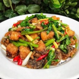 ไก่กรอบผัดขึ้นช่าย