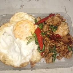 กระเพราไก่ราดข้าว