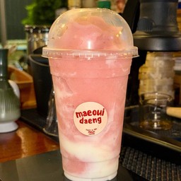 สตรอวเบอร์รีโยเกิร์ตสมูทตี้