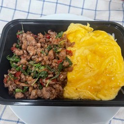 ข้าวไข่ข้นกะเพราหมูสับ