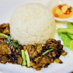 ผัดพริกไทย ราดข้าว