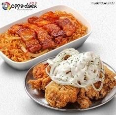 รามยอนผัดแห้งหมูสามชั้นย่าง ซอสโคชูจัง   + ไก่ทอด Sour Cream Onion