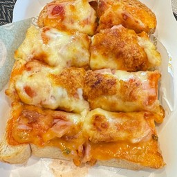 ขนมปังไส้กรอกพิชซ่าอบชีส