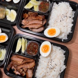 ข้าวคอหมูย่างจิ้มแจ่ว
