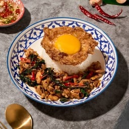 กะเพราคั่วแห้งไก่นุ่ม  Stir-fried Tender Chicken with Kapao (Dry Style)