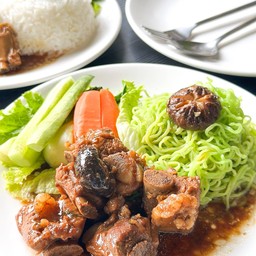 บะหมี่ซี่โครงหมูตุ๋น