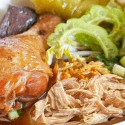 ก๋วยเตี๋ยวน่อง+ไก่ฉีก