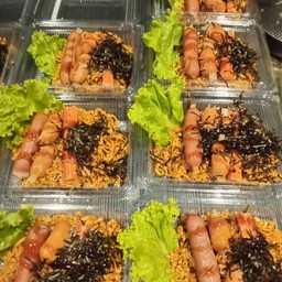 มาม่าเกาหลีไส้กรอก+ปูอัด