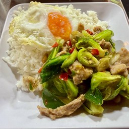 ผัดผักแขนง