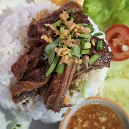 ข้าวหน้าเนื้อตุ๋น