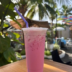 นมชมพูเย็น