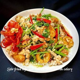 ข้าวราด เต้าหุู้ไข่หมูสับผัดขึ้นช่าย