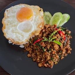 กะเพราครัวคุณพ่อ @อยุธยา