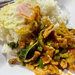 ผัดพริกแกง