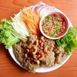 ร้านยำปลาดุกฟู ฮาล้าลฟู้ด