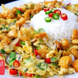 ข้าวไข่ขยี้กากหมู