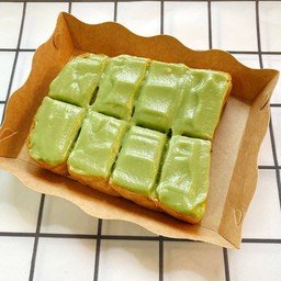 ขนมปังปิ้งสังขยาใบเตย