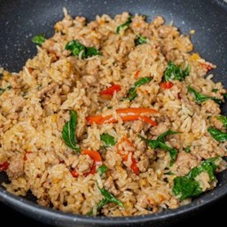 ข้าวคลุกกระเพราหมู