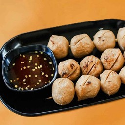 ลูกชิ้นเนื้อย่างเสียบไม้