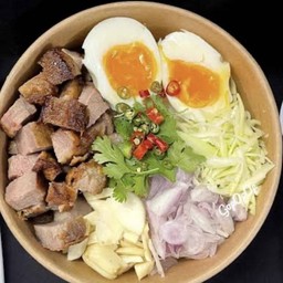 ข้าวขย้ำหมูไข่ตู้ม