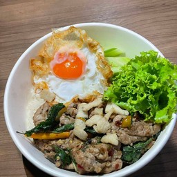 ข้าวกะเพราหมูชิ้นไข่ดาวเป็ด