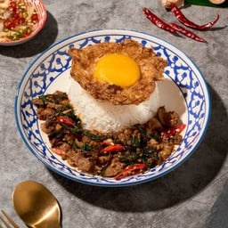 กะเพราคั่วแห้งหมูนุ่ม  Stir-fried Soft Pork with Kapao (Dry Style)