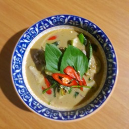 แกงไก่กับไข่เจียว(ข้าวเหนียวไก่ทอด)