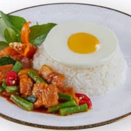 ผัดพริกแกงหมูสามชั้น