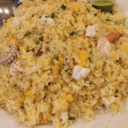 ข้าวผัดรวมมิตร ใหญ่