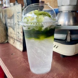 ชาเขียวดำเย็นน้ำมะพร้าวสด