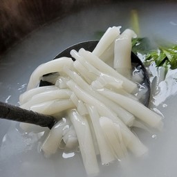 เส้นก๋วยจั๊บ