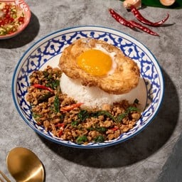 กะเพราคั่วแห้งไก่สับ  Stir-fried Minced Chicken with Kapao (Dry Style)