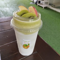 กีวี แอ๊ปเปิ้ล กล้วย ผักโขม สมูทตี้โยเกิร์ต