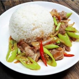 ข้าวพริกสดหมูกรอบ
