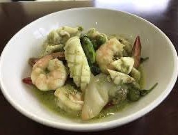 ข้าวราดเขียวหวานหมึก
