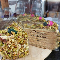 พิสตาชิโอพราลีน