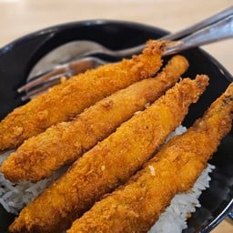 ข้าวหน้าปลาไข่ชุบแป้งทอด