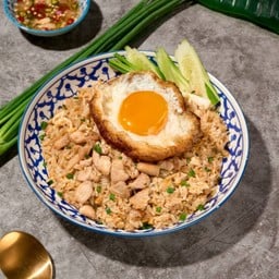 ข้าวผัดคั่วกระทะไก่นุ่ม -fried Rice with Tender Chicken