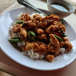 ผัดพริกแกงไก่