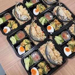 ข้าวผัดน้ำพริกปลาทู