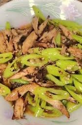 ข้าวผัดพริกหยวกปลา