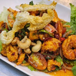 Deep fry mixed seafood in spicy salad